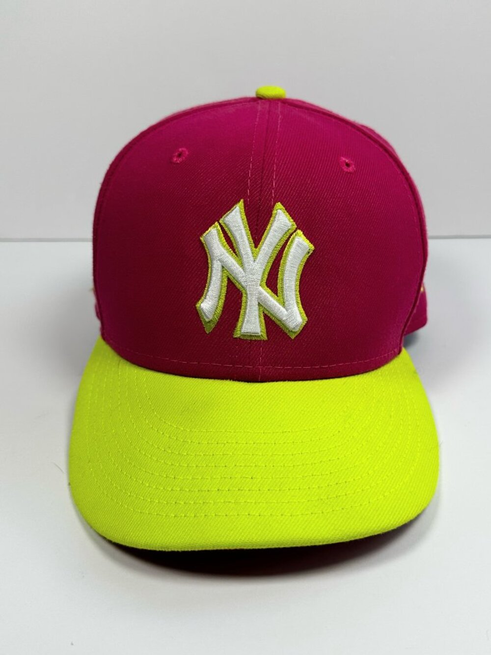 New York Yankees New Era 2009 WS Side Patch 59Fifty Fitted Pink/Green Hat 7 3/8